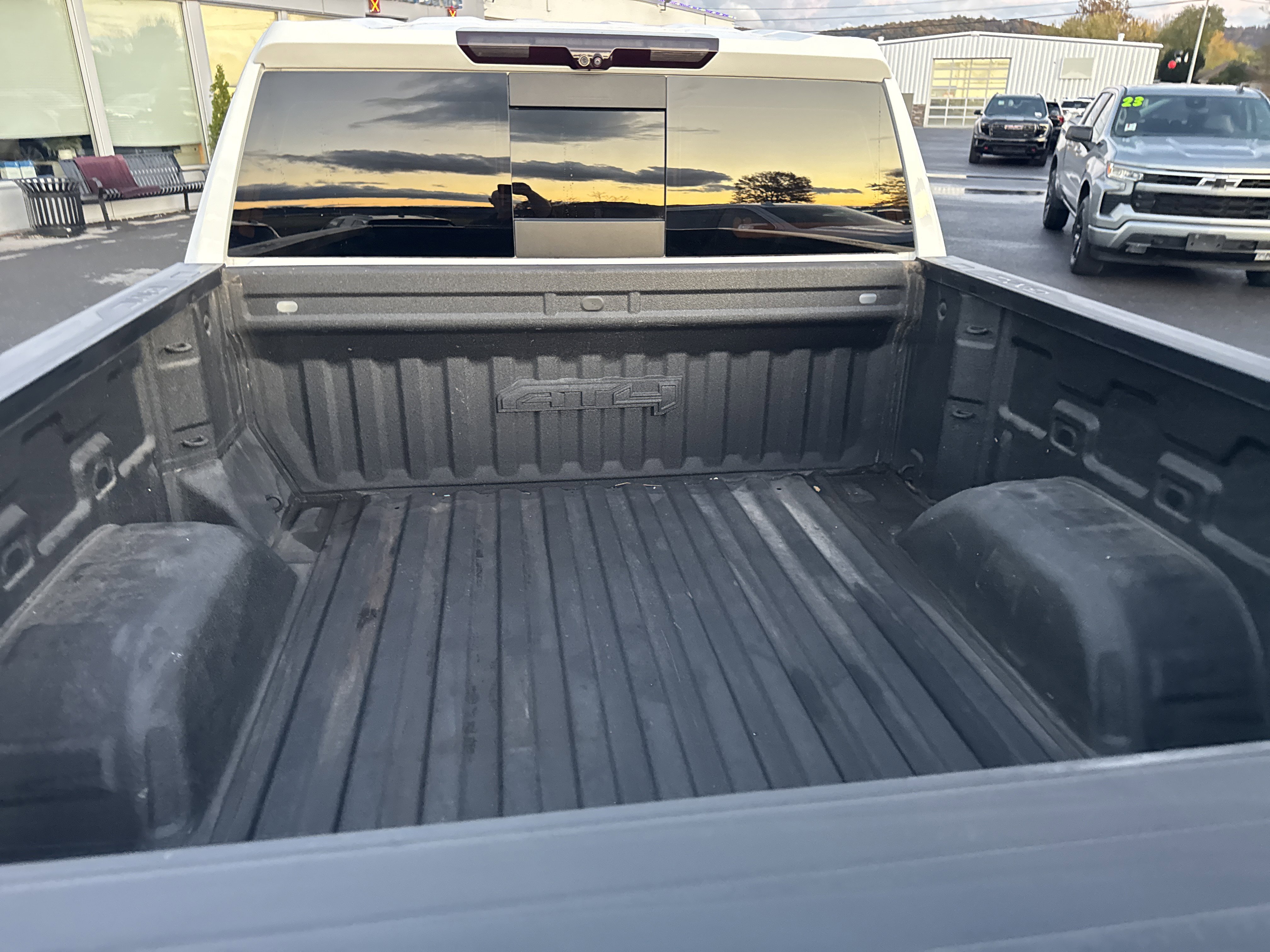 Used 2021 GMC Sierra 1500 AT4 w/ Technology Package image 5