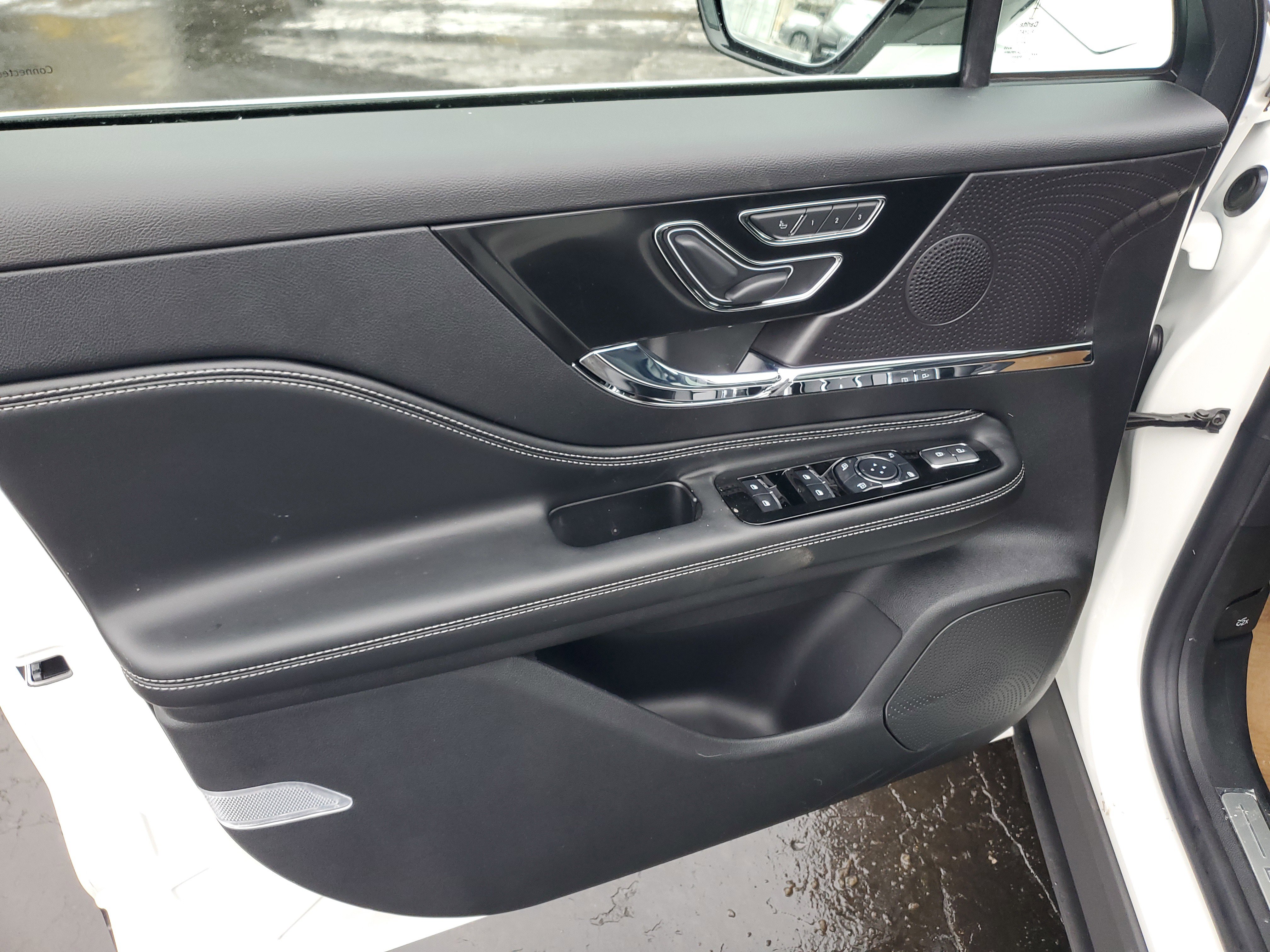 New 2026 Lincoln Corsair Premiere image 8