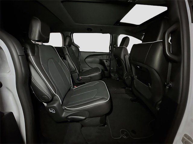 New 2026 Chrysler Pacifica Limited image 32