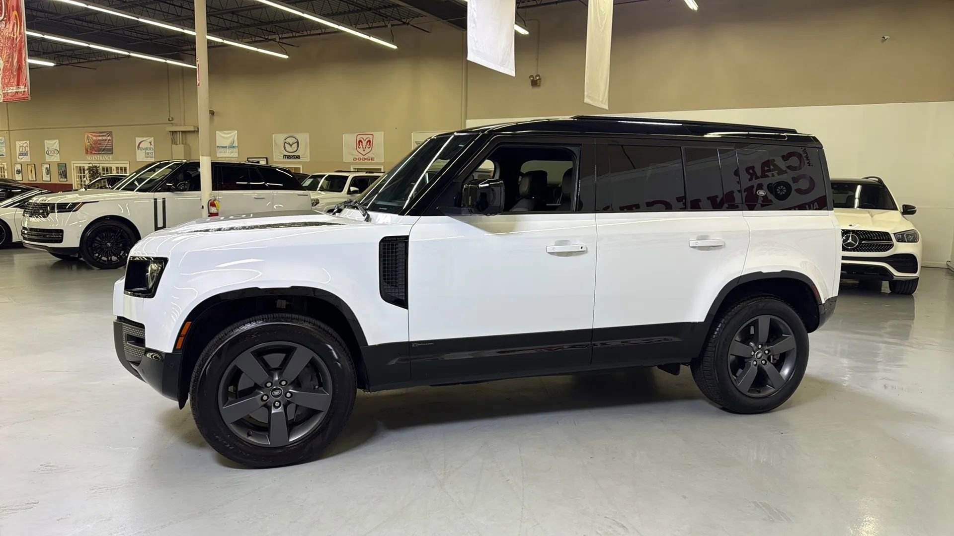 Used 2021 Land Rover Defender 110 X-Dynamic HSE AWD/4WD image 6