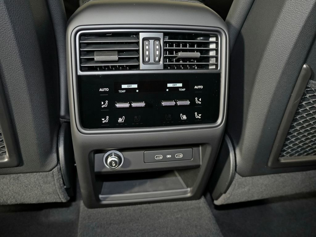 Used 2026 Porsche Cayenne AWD/4WD image 37