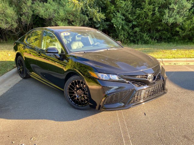 Used 2023 Toyota Camry SE FWD image 1