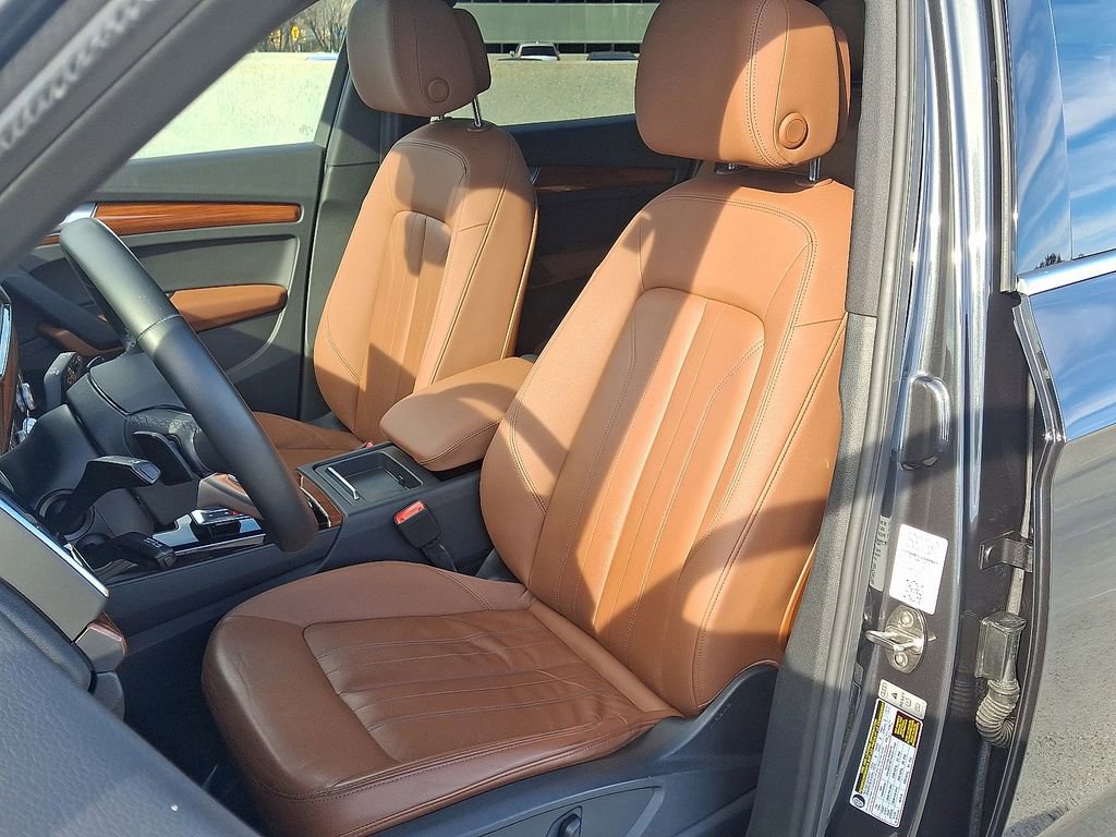 Used 2021 Audi Q5 2.0T Premium w/ Convenience Package image 5