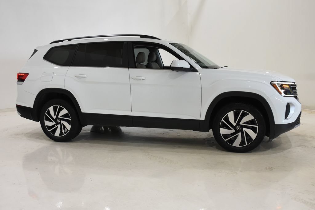 Used 2025 Volkswagen Atlas SE FWD image 3
