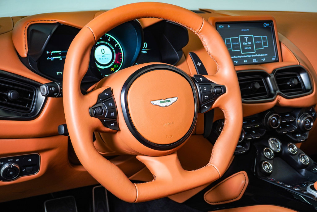Used 2023 Aston Martin V8 Vantage Roadster RWD image 26