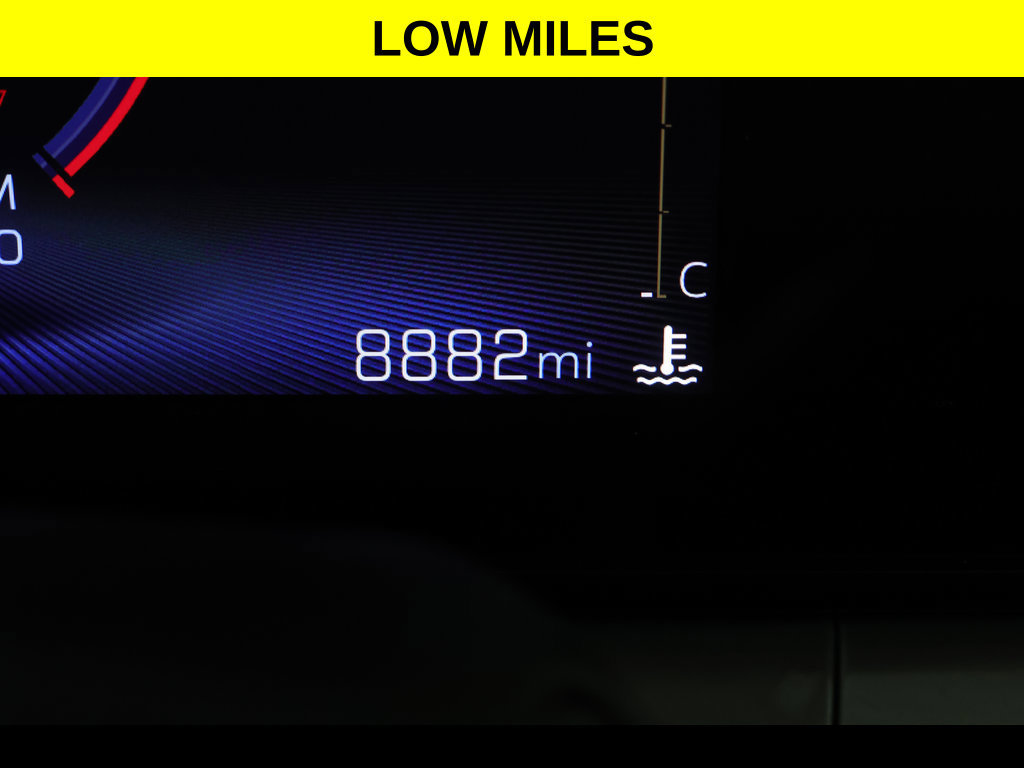 Used 2025 Chevrolet Trax LT FWD image 3