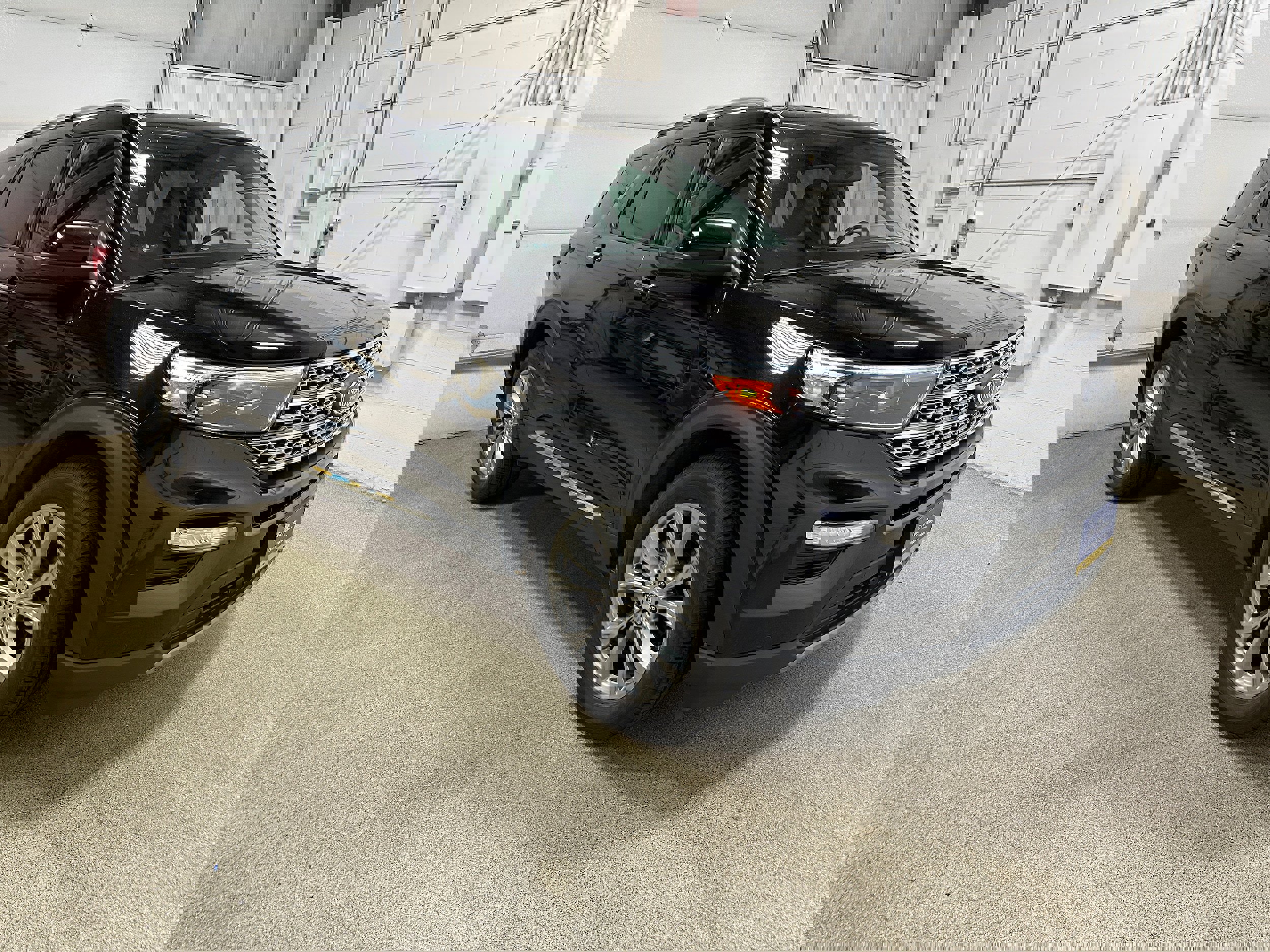 Certified 2023 Ford Explorer Limited w/ Equipment Group 301A image 3