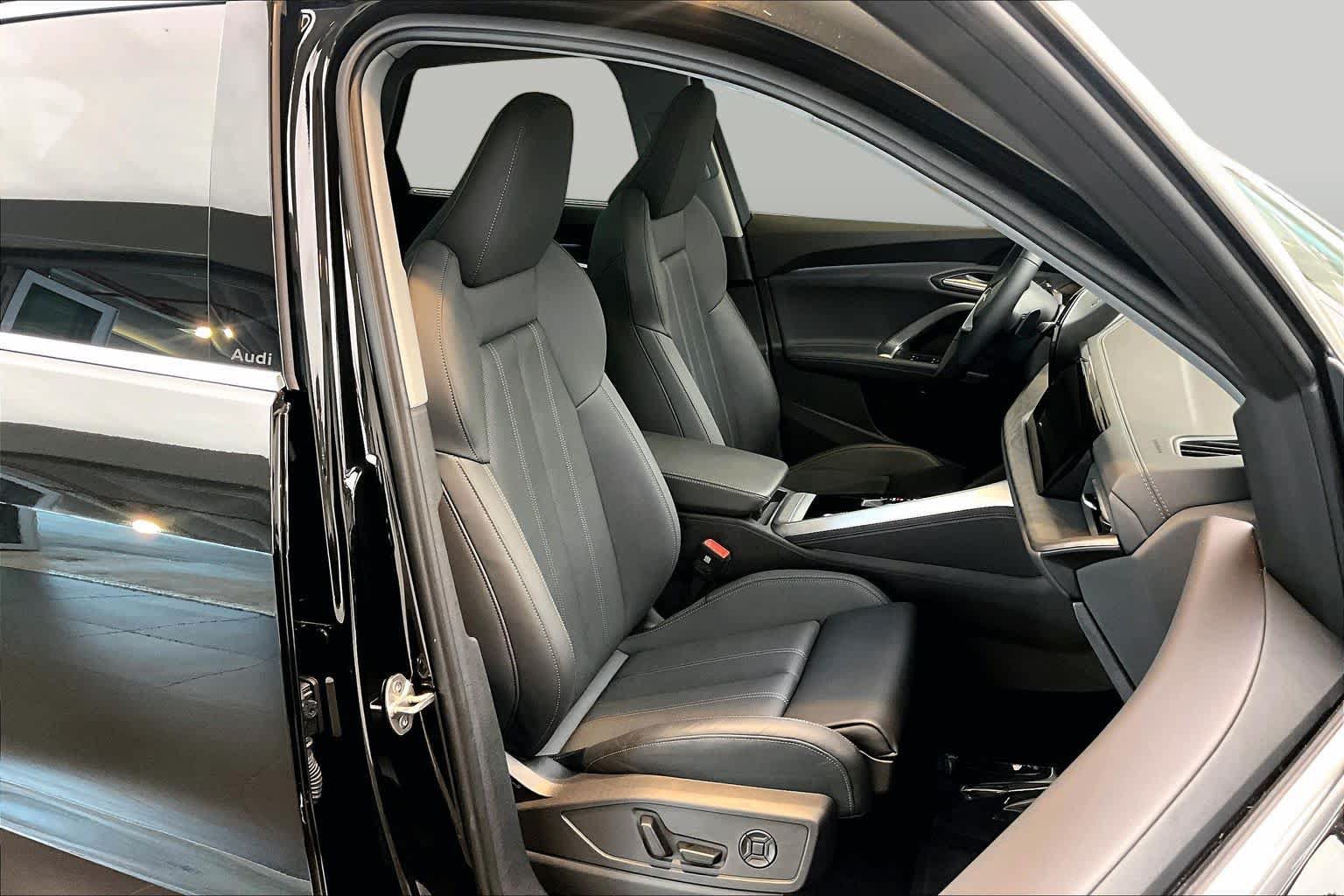 Certified 2025 Audi Q5 Premium AWD/4WD image 8