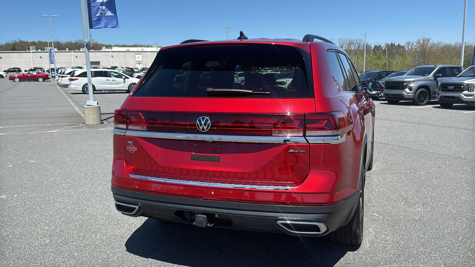 Used 2024 Volkswagen Atlas SE AWD/4WD image 6