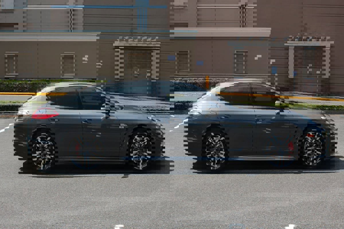 Used 2013 Porsche Panamera GTS image 9