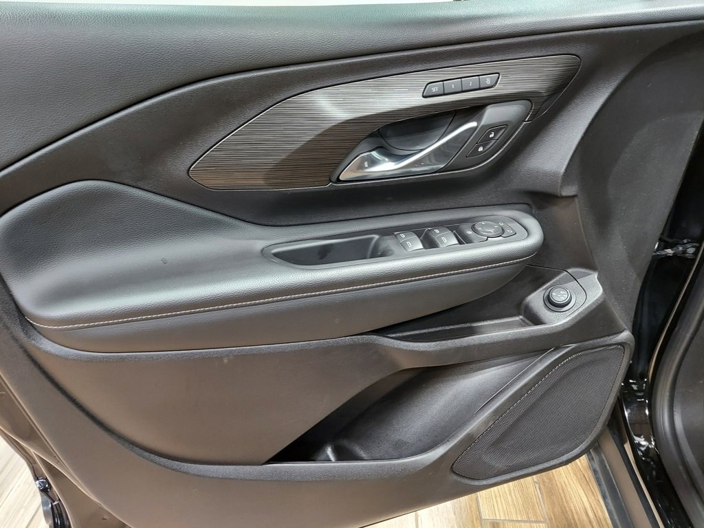 Used 2024 GMC Terrain SLT image 34