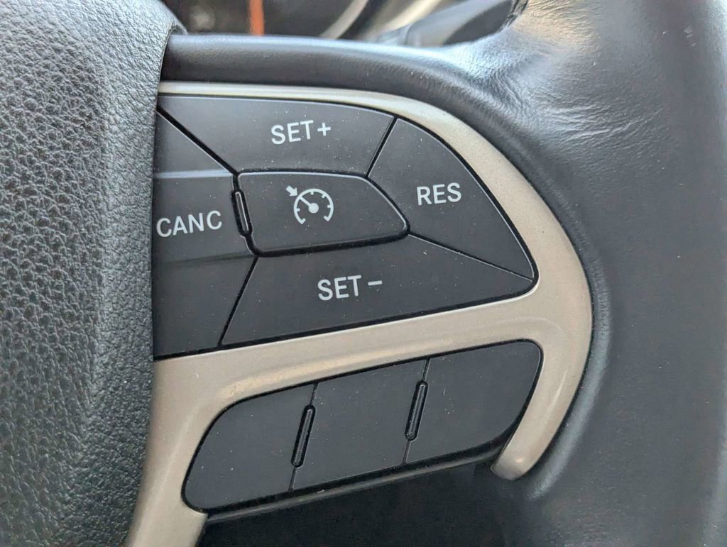 Used 2016 Jeep Cherokee Latitude w/ Comfort/Convenience Group image 26