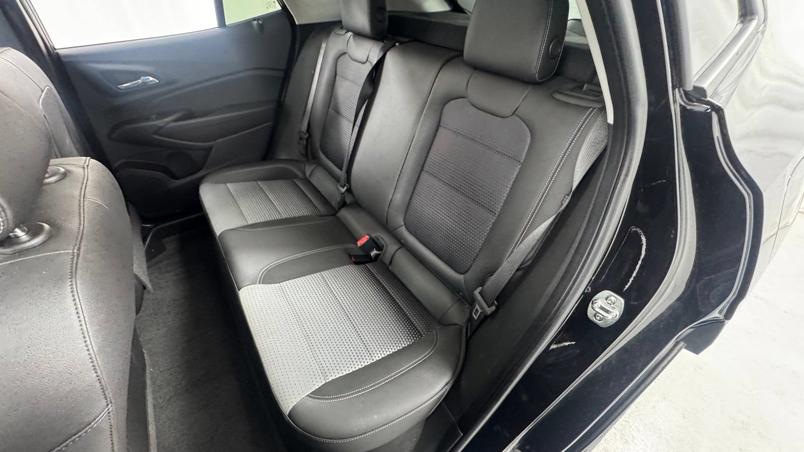 Used 2025 Chevrolet Trax LT w/ LT Convenience Package FWD image 12