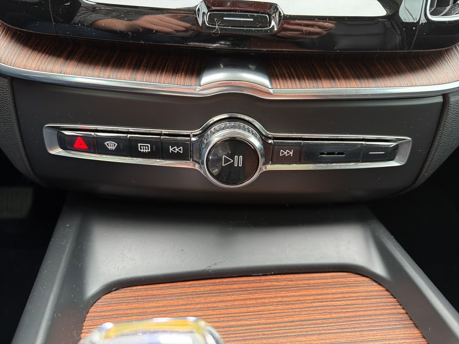 Used 2023 Volvo XC60 B5 Ultimate image 33