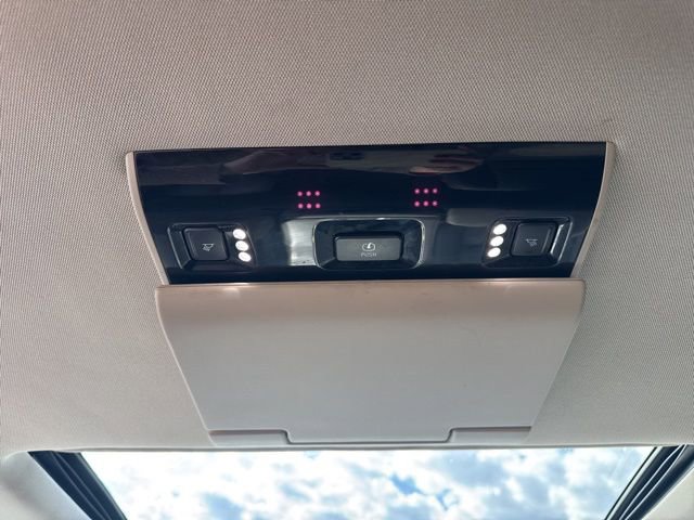 Used 2017 Chevrolet Suburban Premier image 25