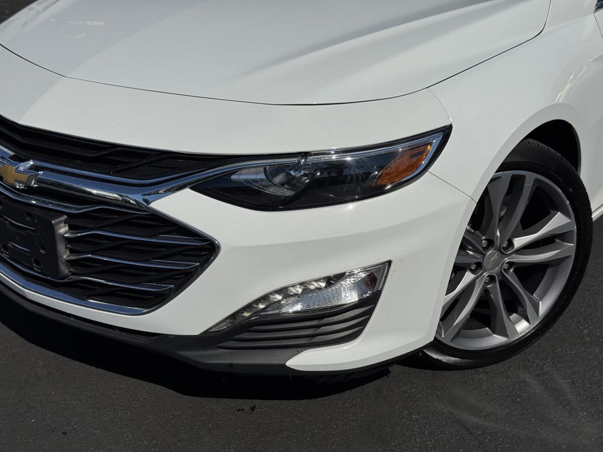 Used 2025 Chevrolet Malibu LT FWD image 3