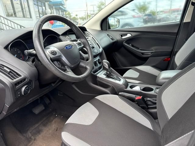 Used 2014 Ford Focus SE w/ SE Sport Package FWD image 9