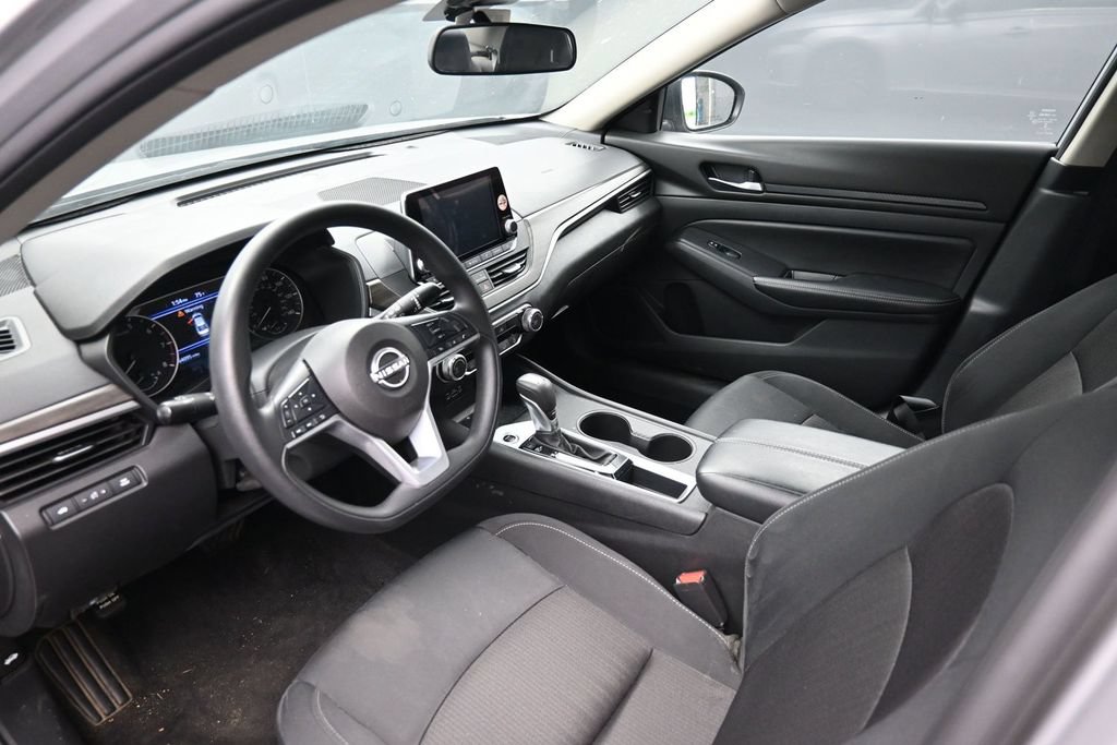 Used 2025 Nissan Altima 2.5 SV FWD image 17