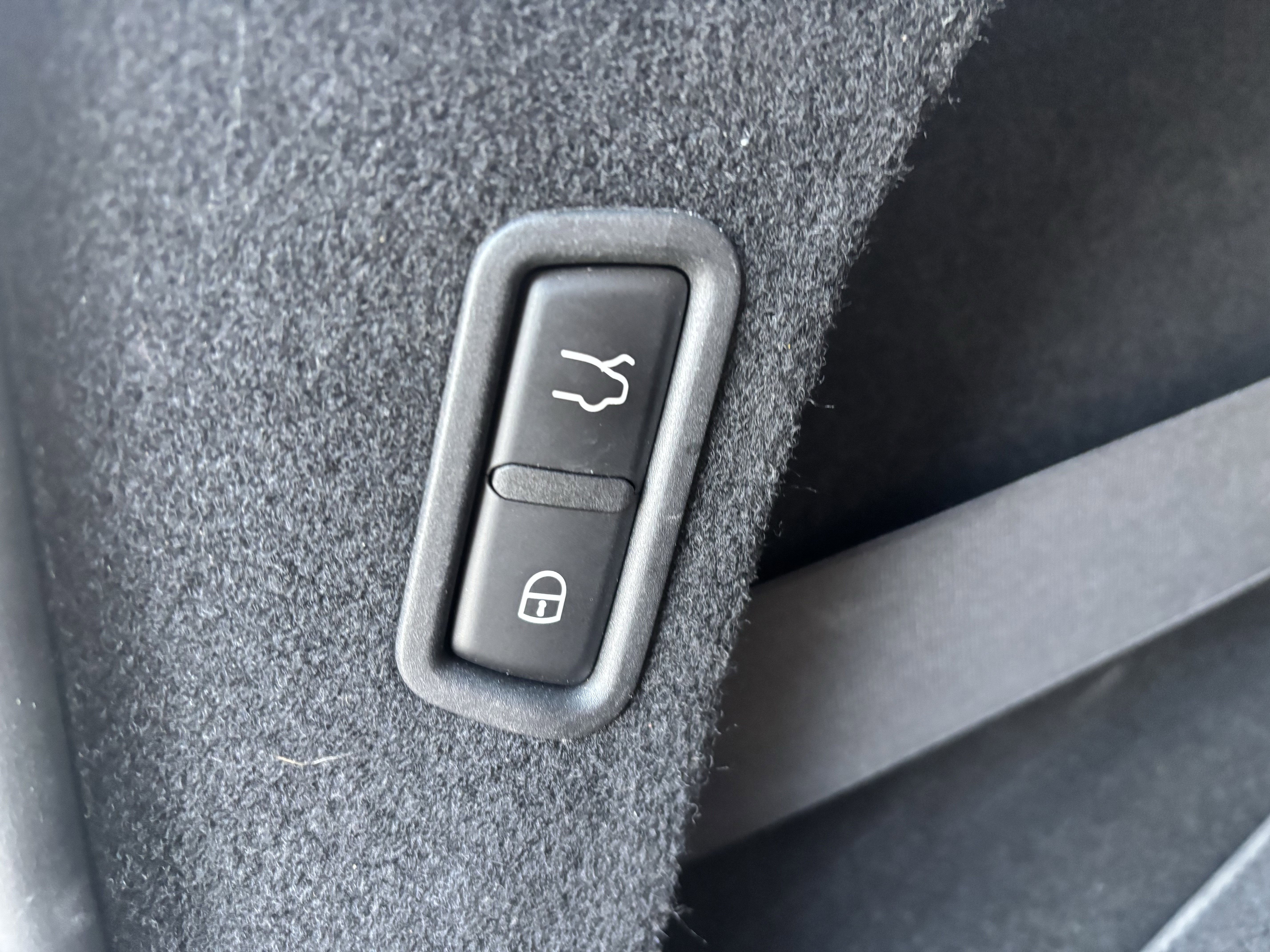 Used 2019 Maserati Levante GranLusso image 16