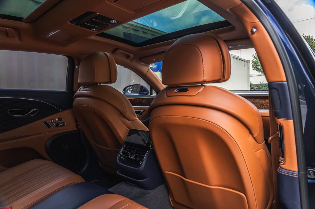 Used 2022 Bentley Flying Spur V8 image 25