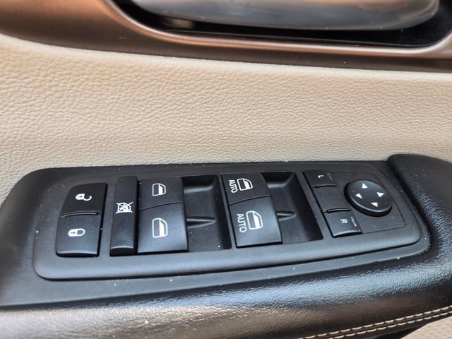 Used 2023 Chrysler Voyager LX FWD image 38