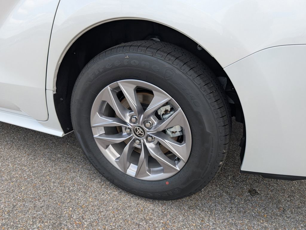 New 2026 Toyota Sienna XLE FWD image 31