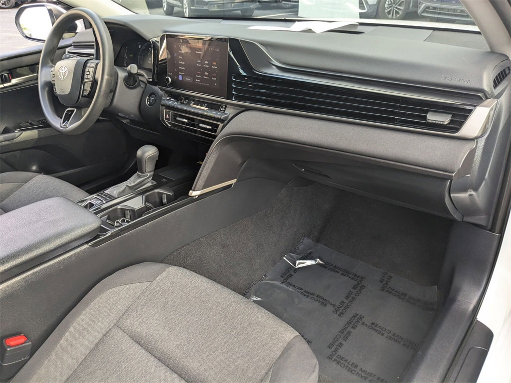 Used 2025 Toyota Camry LE image 31