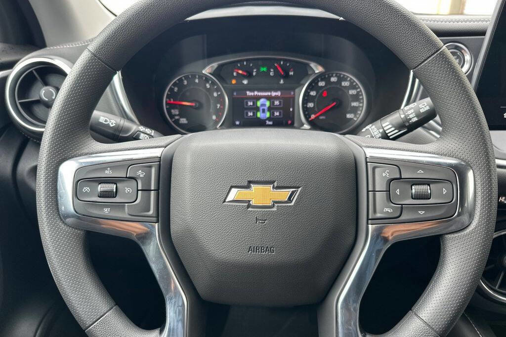 New 2025 Chevrolet Blazer LT w/ Midnight/Sport Edition image 24