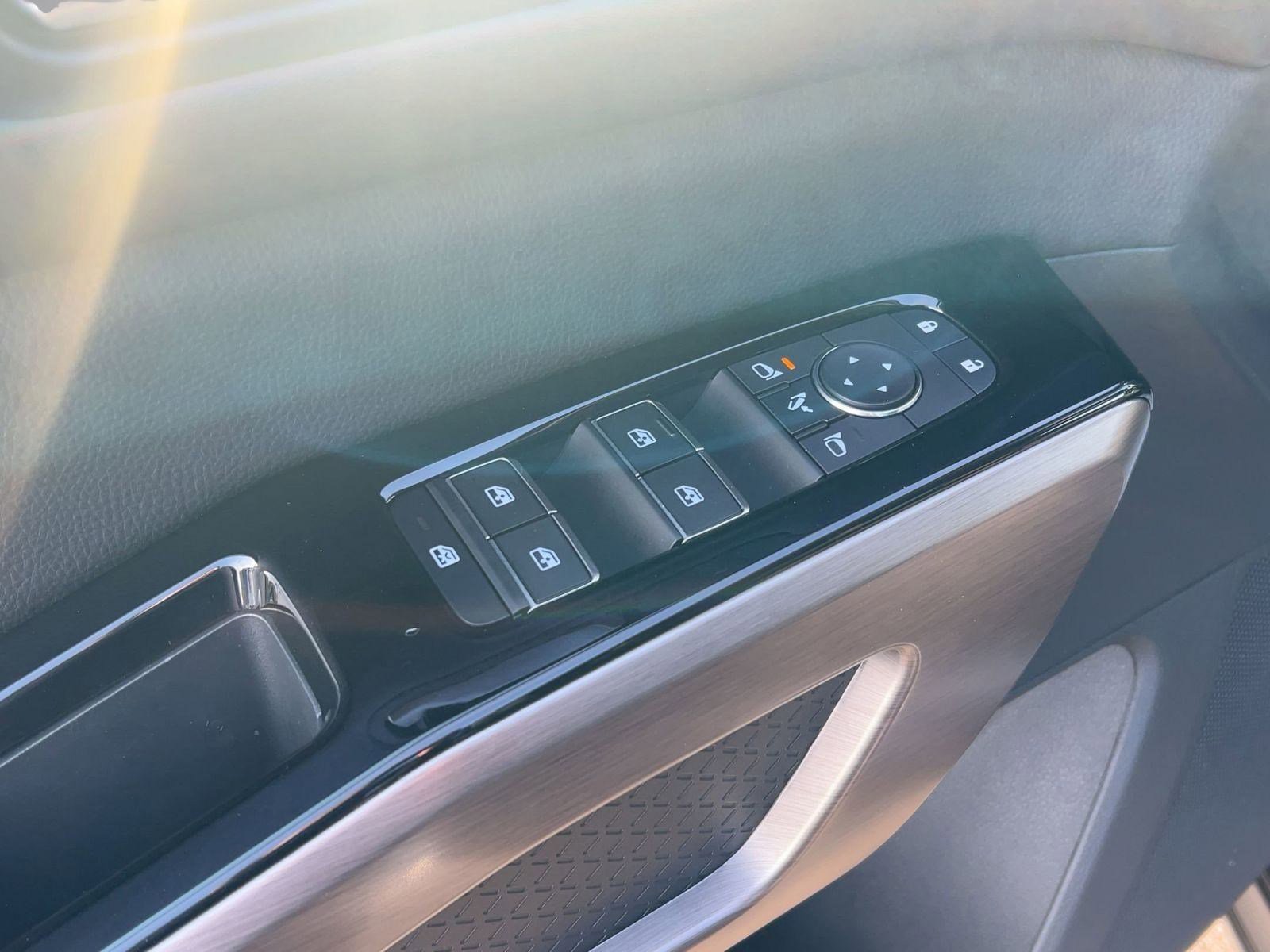 Used 2024 Nissan Pathfinder Platinum w/ Cargo Package image 21