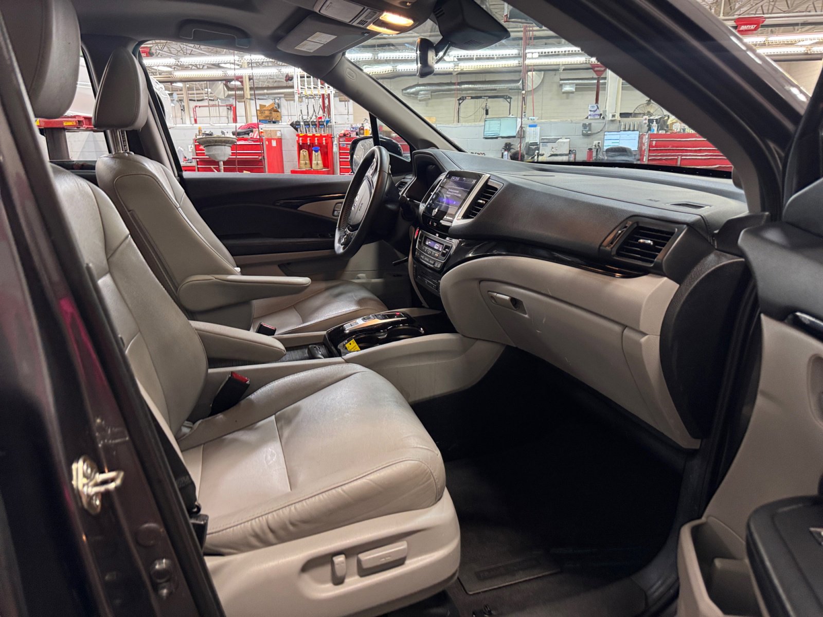 Used 2018 Honda Pilot Touring image 19