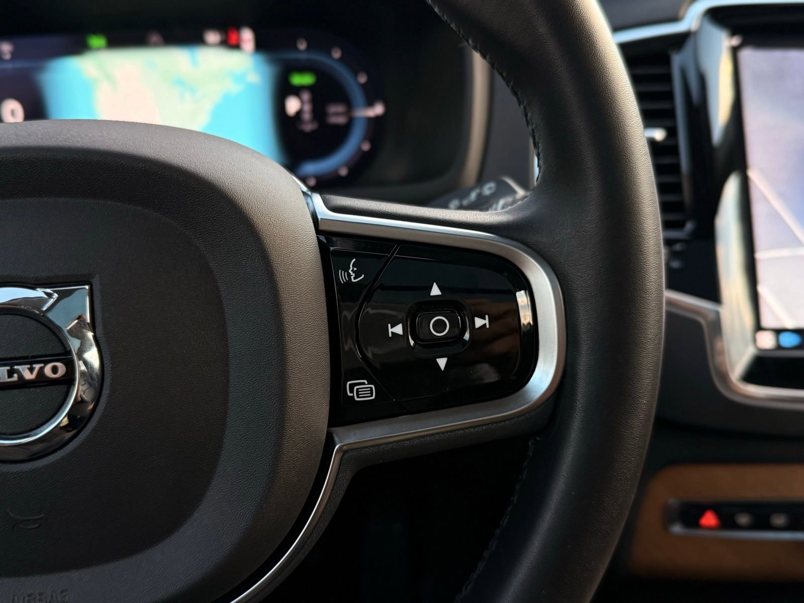 Used 2023 Volvo XC90 T8 Plus image 39