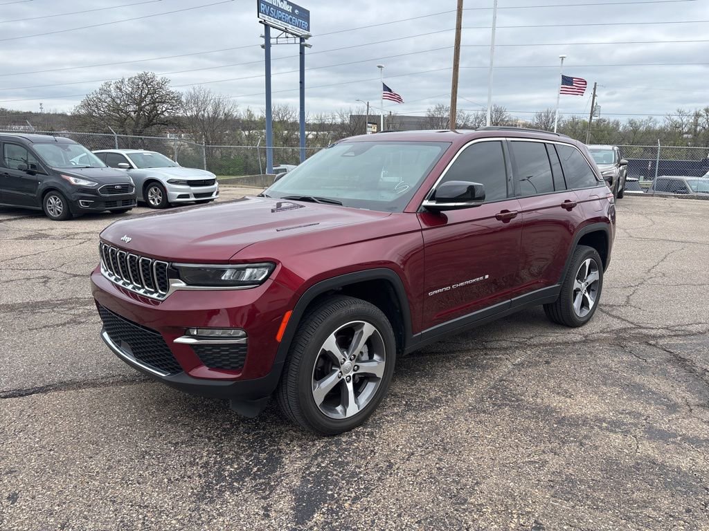 Used 2024 Jeep Grand Cherokee Limited image 3