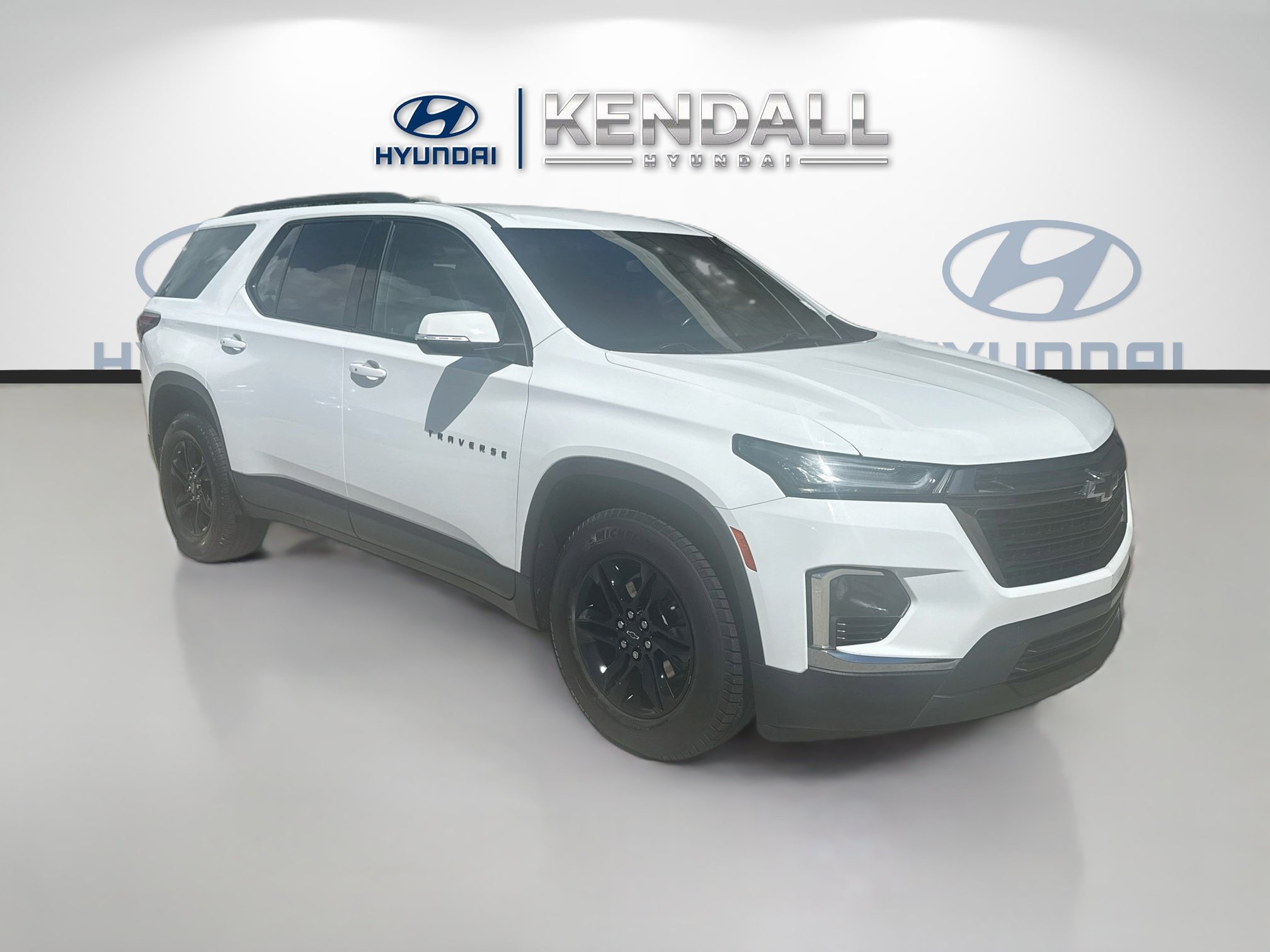 Used 2022 Chevrolet Traverse LT FWD image 1
