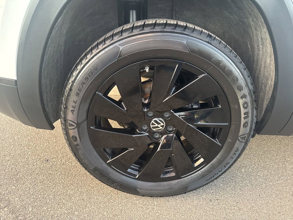 Used 2024 Volkswagen Atlas Cross Sport SE w/ Black Wheel Package image 10