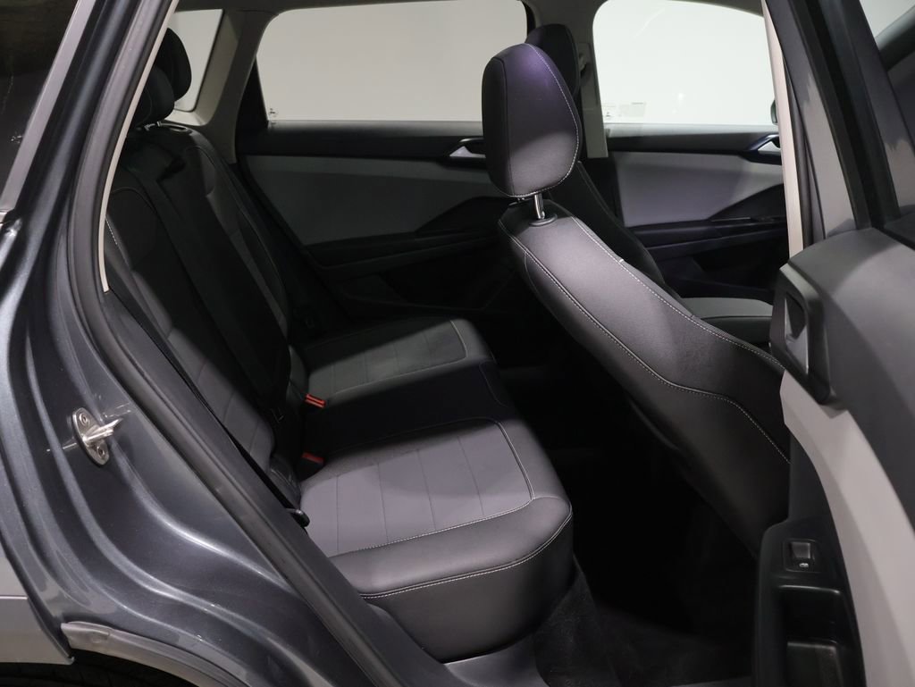 Used 2023 Volkswagen Taos SE w/ Panoramic Sunroof Package image 22