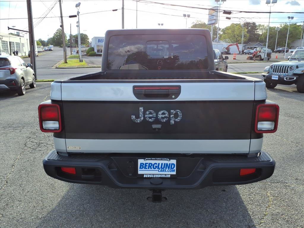 Used 2022 Jeep Gladiator Sport AWD/4WD image 4
