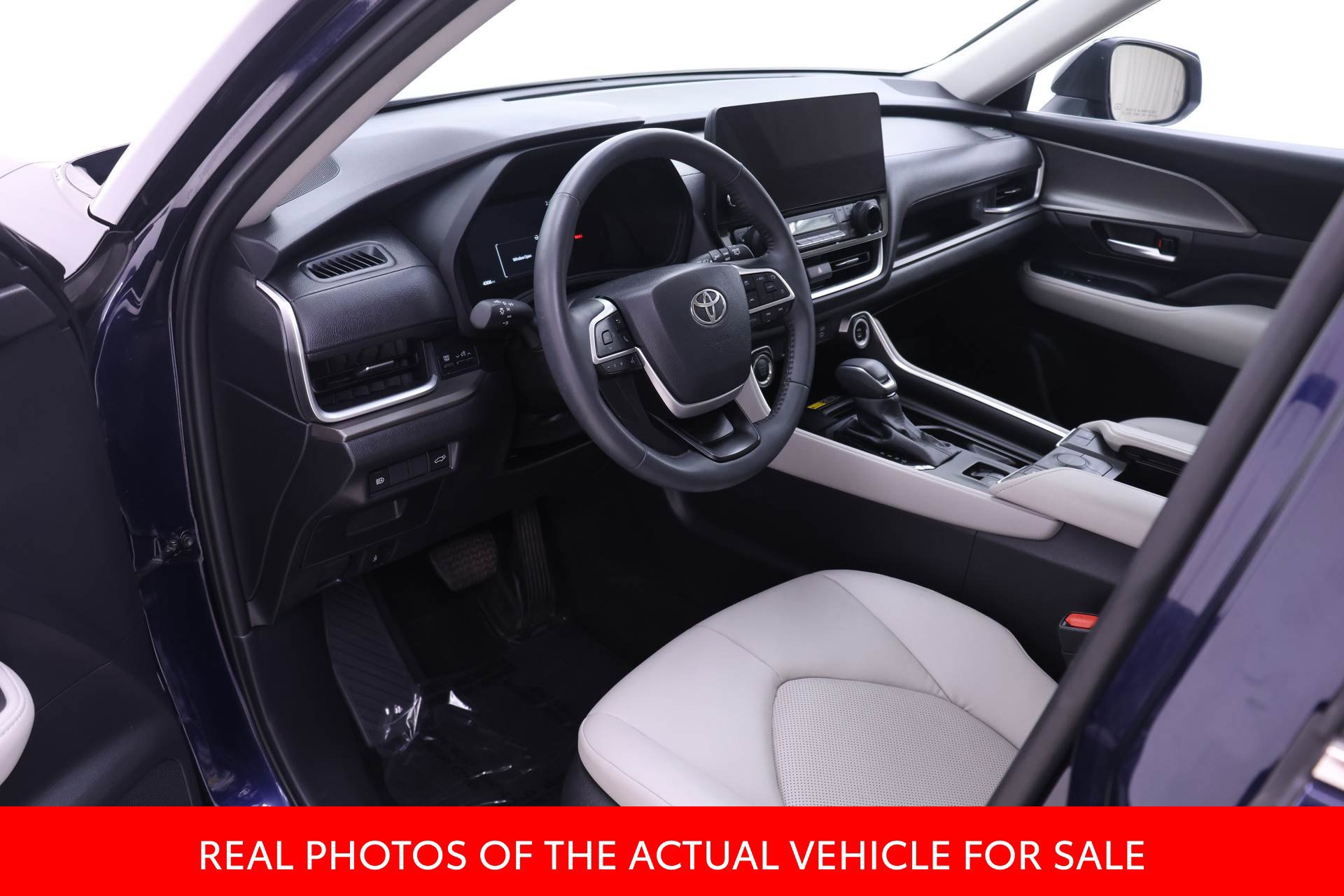 Certified 2026 Toyota Grand Highlander AWD image 3
