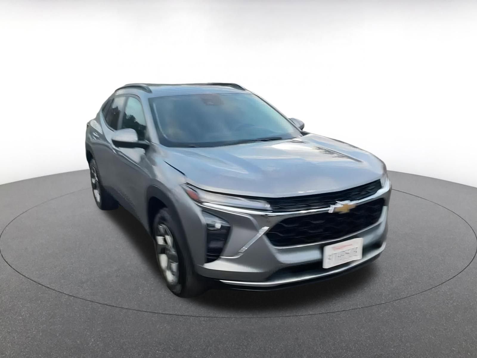 Used 2025 Chevrolet Trax LT image 3