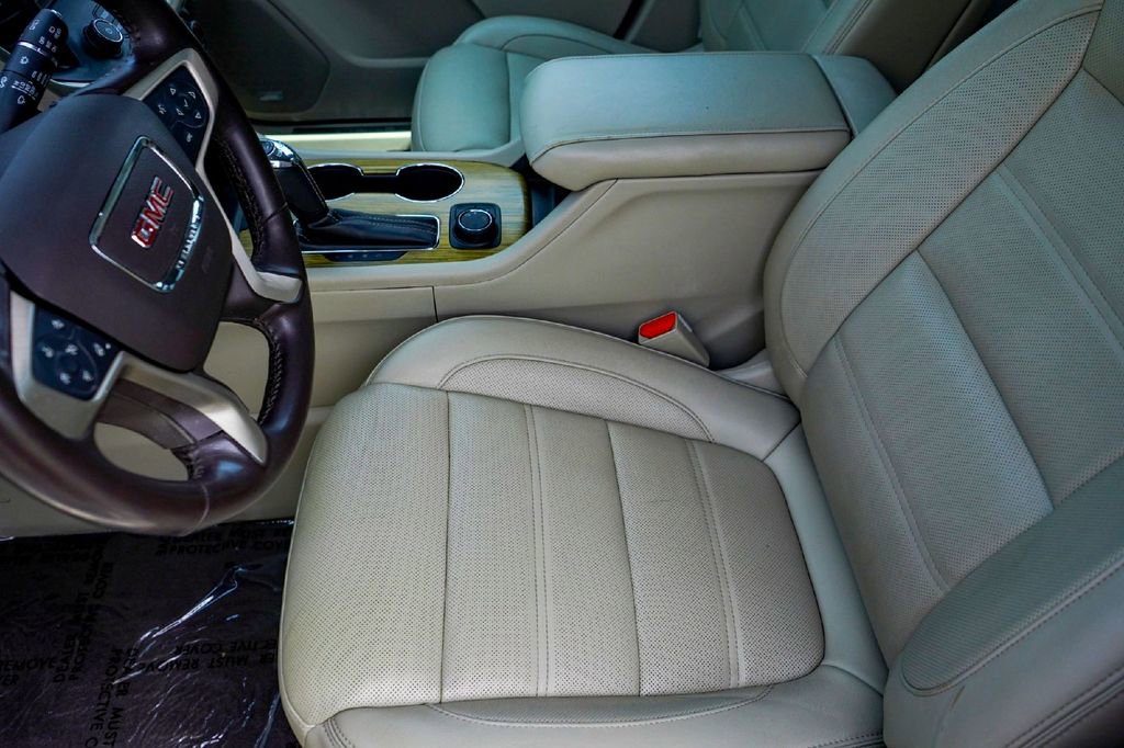 Used 2019 GMC Acadia Denali w/ Technology Package AWD/4WD image 10