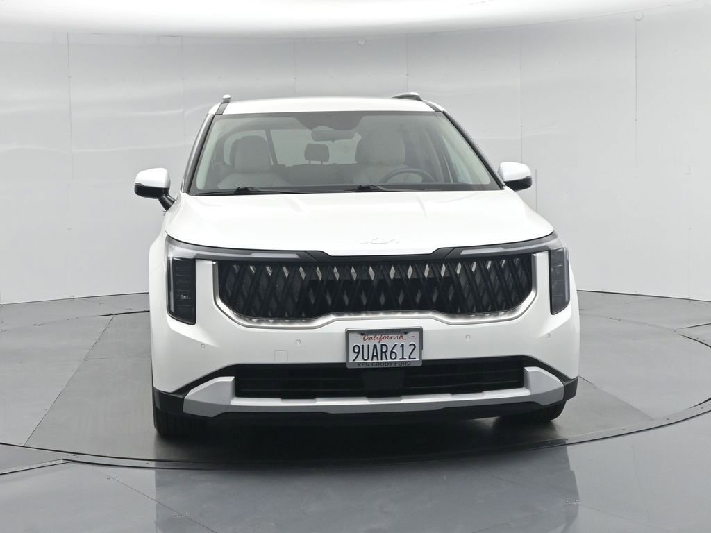 Used 2025 Kia Carnival EX image 31