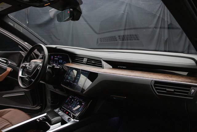 Used 2022 Audi e-tron Premium Plus w/ Premium Plus Package image 15