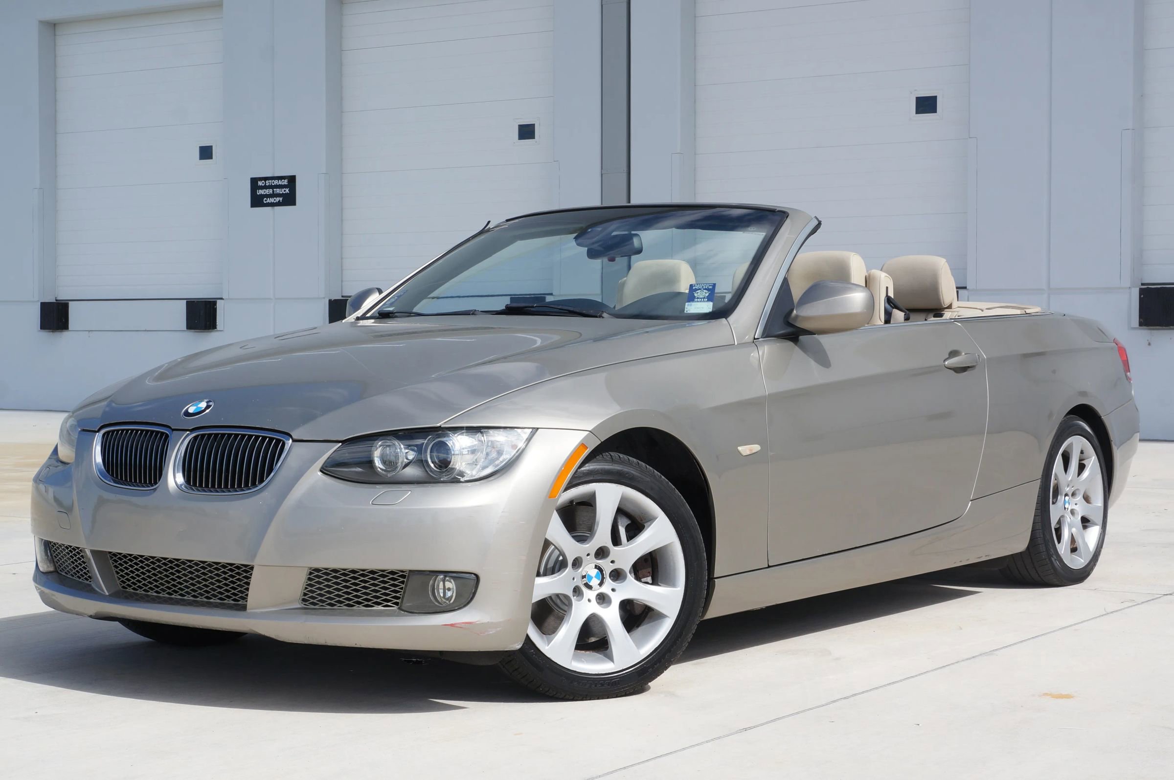 Used 2010 BMW 335i Convertible image 8
