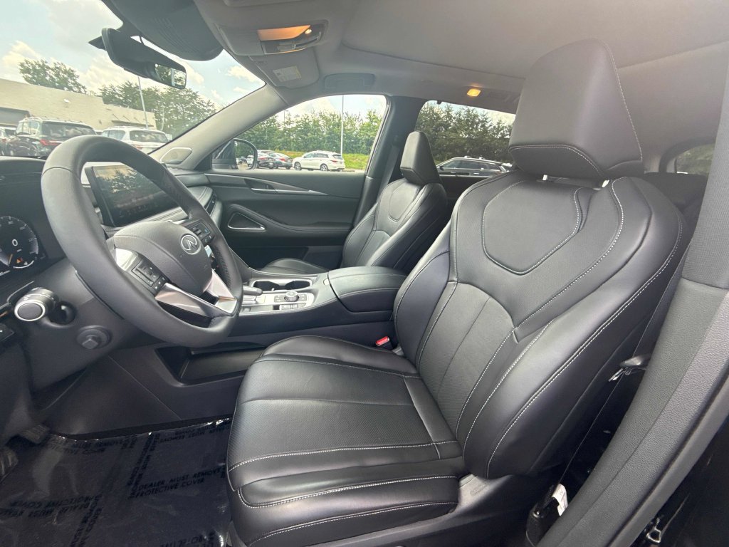 Used 2025 INFINITI QX60 Luxe w/ Cargo Package FWD image 11