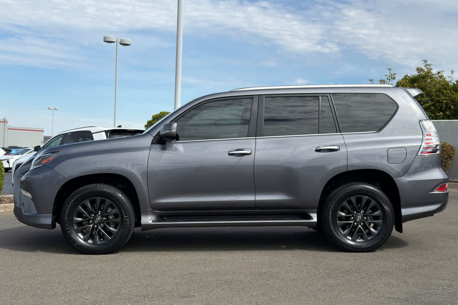 Certified 2022 Lexus GX 460 Premium w/ Premium Plus Package AWD/4WD image 9