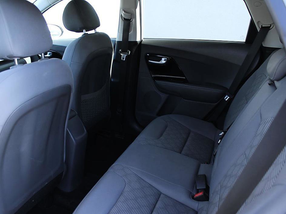 Used 2020 Kia Niro LXS FWD image 13