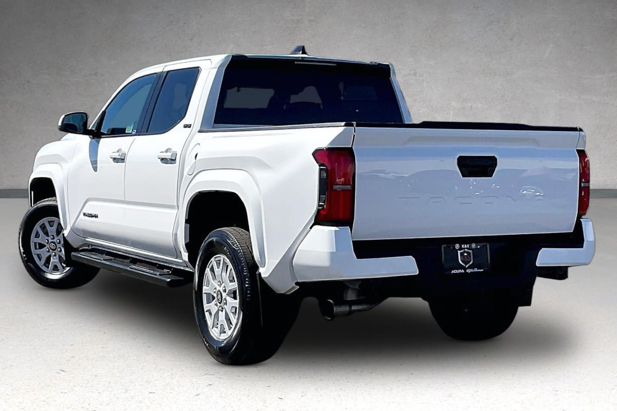 Used 2024 Toyota Tacoma SR5 RWD image 33