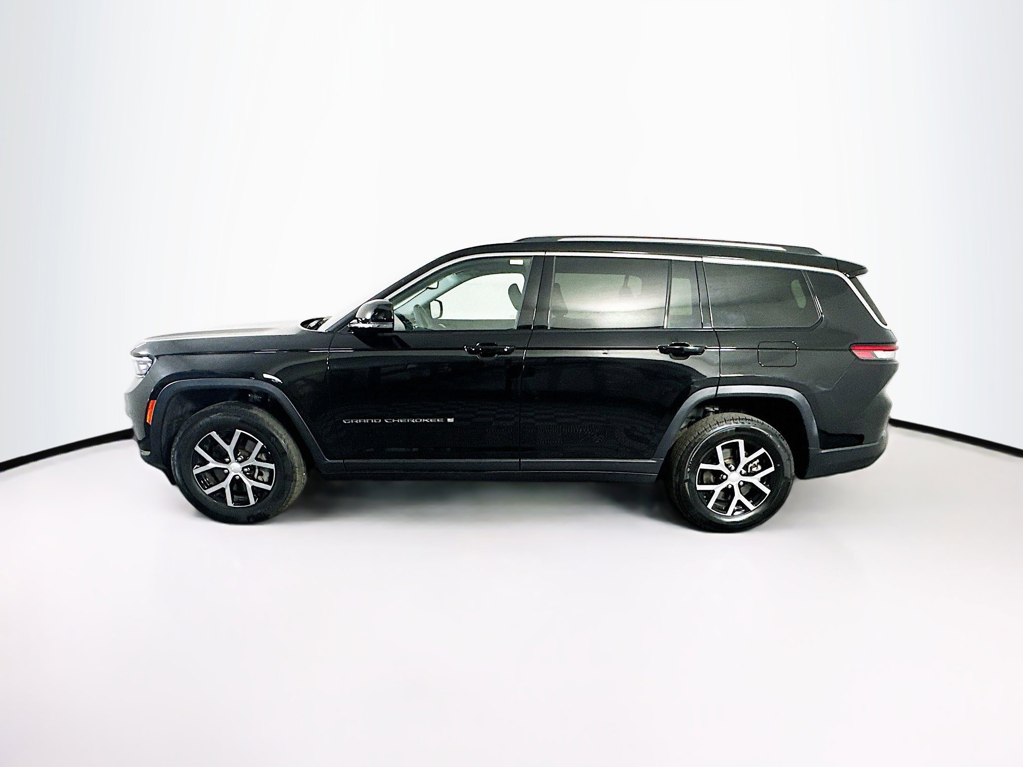 Used 2023 Jeep Grand Cherokee L Limited AWD/4WD image 4