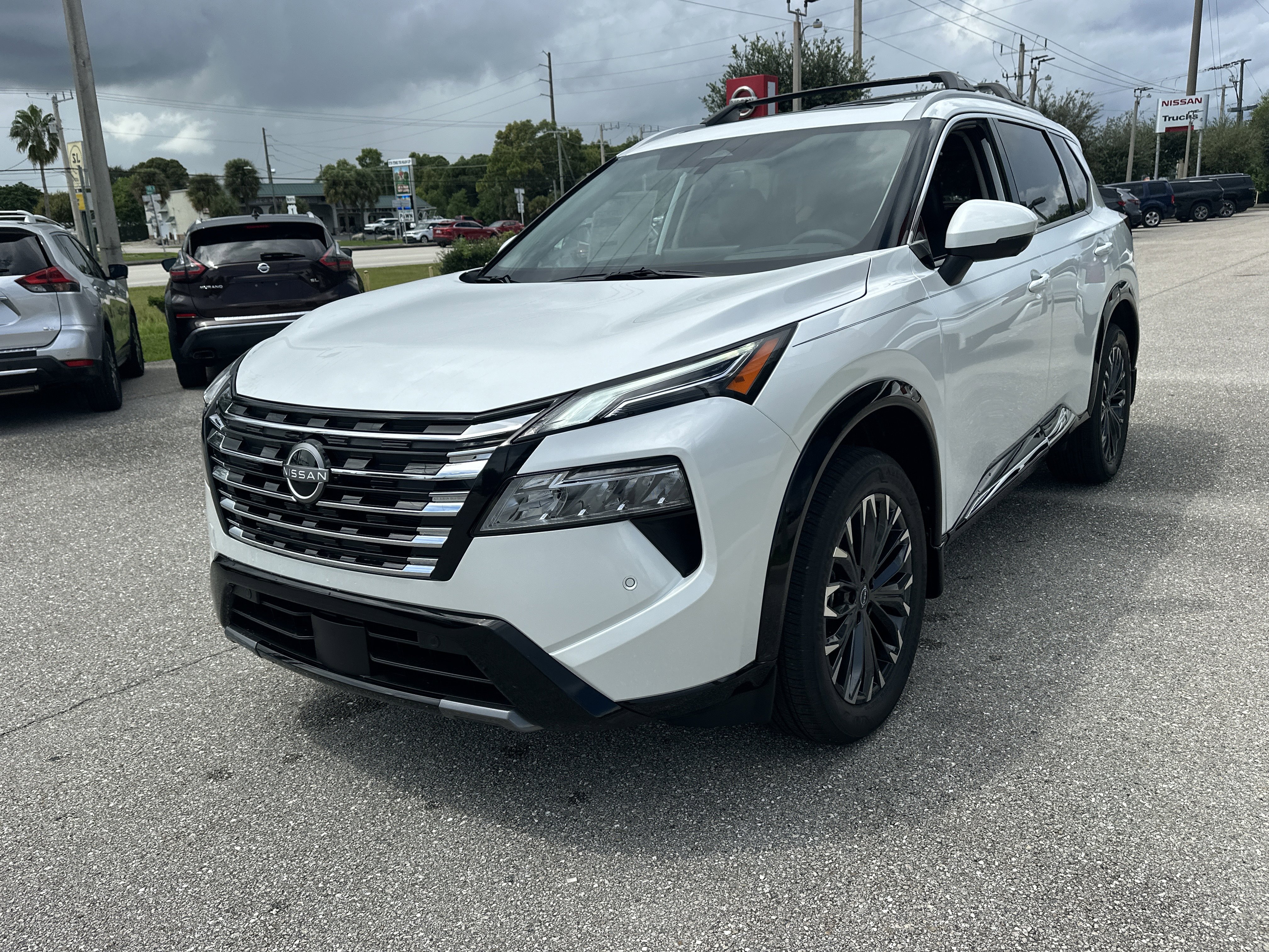 New 2026 Nissan Rogue Platinum image 2