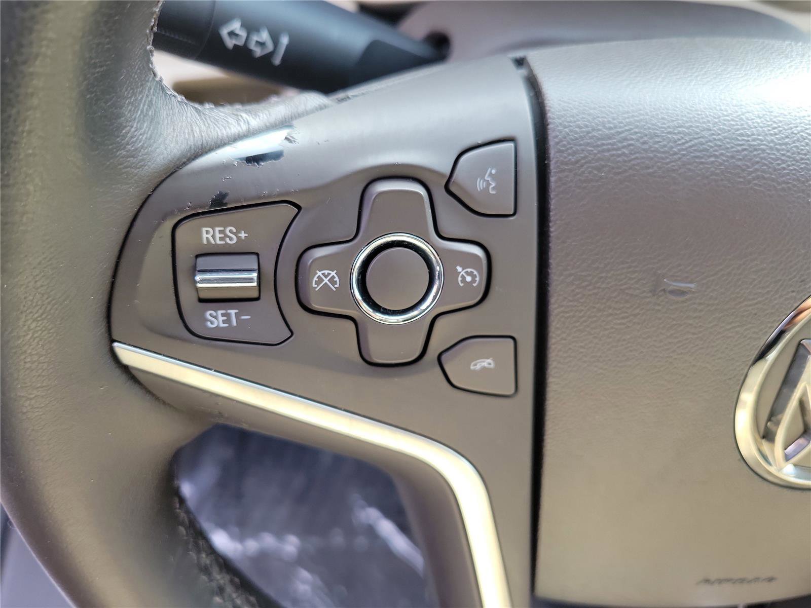 Used 2015 Buick LaCrosse image 24