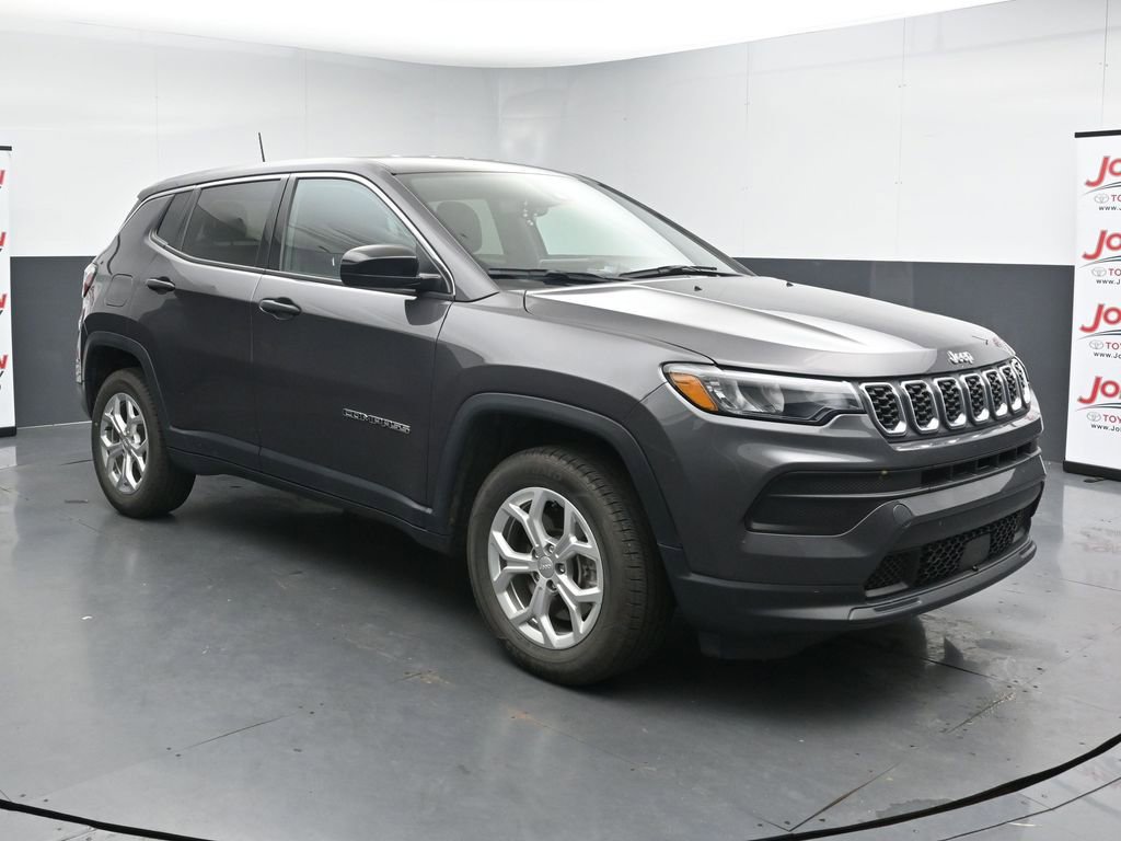 Used 2024 Jeep Compass Sport AWD/4WD image 2